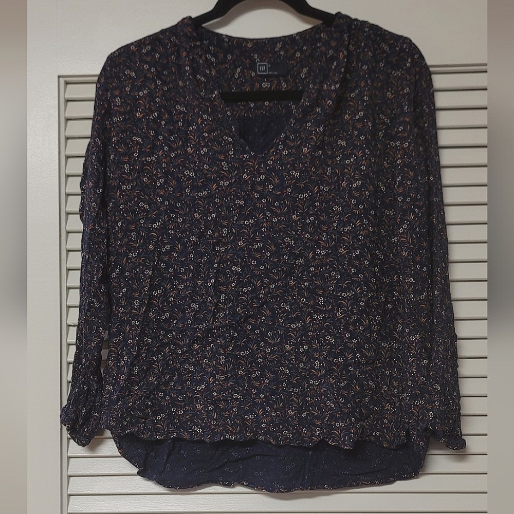 GAP - Floral V-Neck Long-Sleeve Top